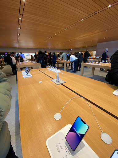 Computer Store «Apple North Michigan Avenue», reviews and photos, 679 N Michigan Ave, Chicago, IL 60611, USA