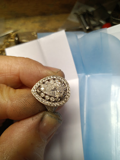 Jeweler «Marlowe Credit Jewelers», reviews and photos, 16055 Cross Bay Blvd, Jamaica, NY 11414, USA