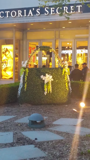 Shopping Mall «Cross County Shopping», reviews and photos, 8000 Mall Walk, Yonkers, NY 10704, USA