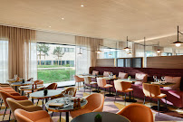 Atmosphère du ZOOM Restaurant at Hyatt Place Paris Charles de Gaulle Airport à Roissy-en-France - n°1