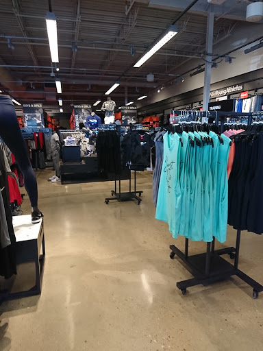 Clothing Store «Nike Factory Store», reviews and photos, 11211 120th Ave #80, Pleasant Prairie, WI 53158, USA