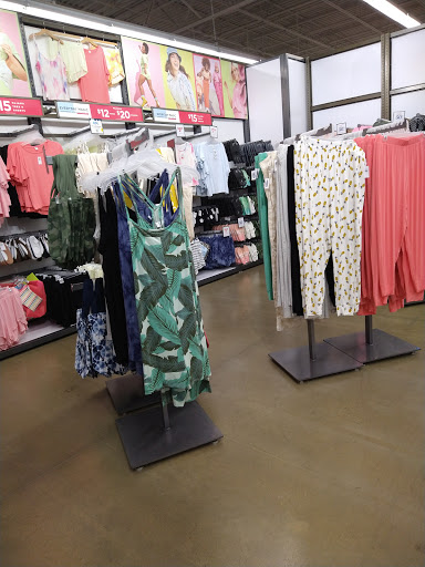 Clothing Store «Old Navy», reviews and photos, 1852 Hilliard Rome Rd, Hilliard, OH 43026, USA