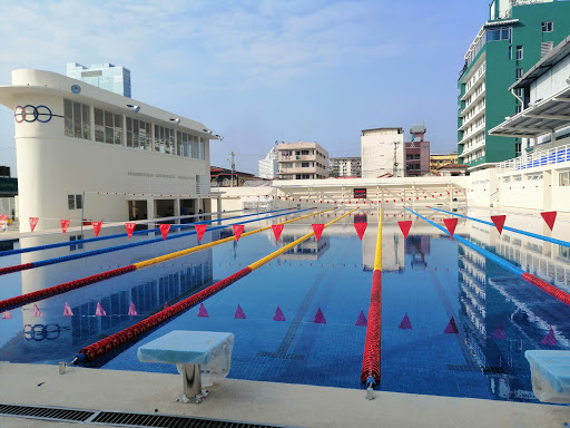 Adan Gordon swimming pool