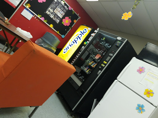 Shoe Store «DSW Designer Shoe Warehouse», reviews and photos, 357 Old Country Rd, Carle Place, NY 11514, USA