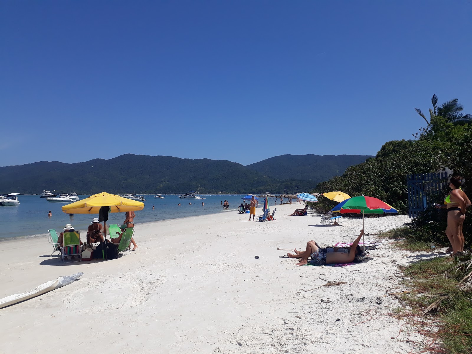 Foto van Praia do Tingua met turquoise puur water oppervlakte