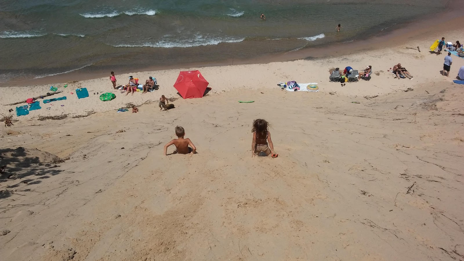Foto di Central Beach con costa lunga e dritta