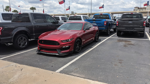 Oil Change Service «Quick Lane at Mac Haik Ford», reviews and photos, 10333 Katy Fwy, Houston, TX 77024, USA