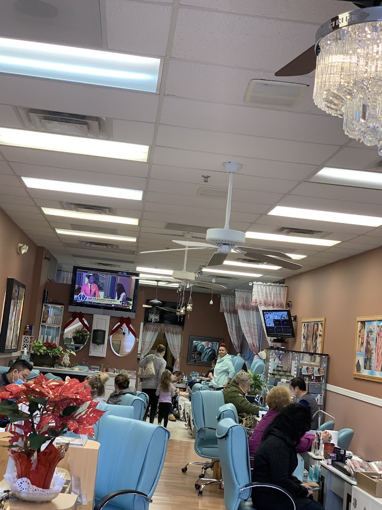 P T Nails & Spa 48183