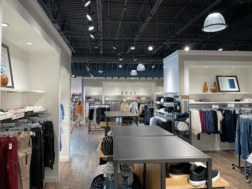 Clothing Store «Banana Republic», reviews and photos, 1 Premium Outlet Blvd, Tinton Falls, NJ 07753, USA