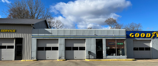 Auto Repair Shop «Phil Walters Tire & Service», reviews and photos, 915 Capital Ave NE, Battle Creek, MI 49017, USA
