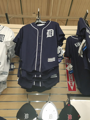 Sportswear Store «Rally House Shelby Charter Township», reviews and photos, 14257 Hall Rd, Shelby Charter Township, MI 48315, USA