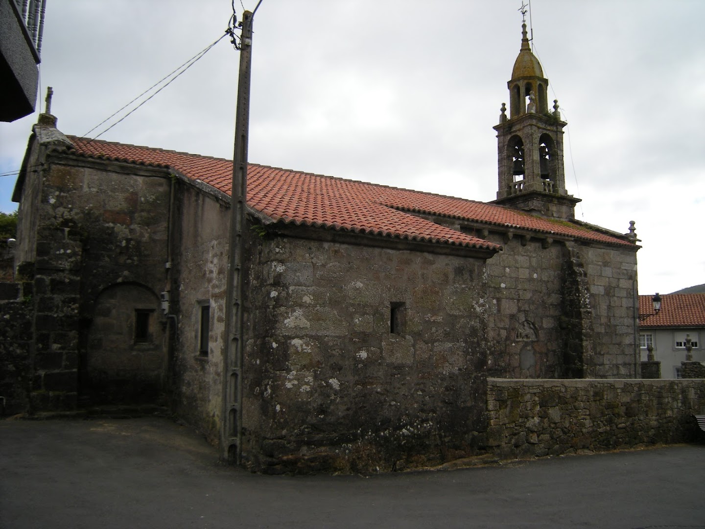 Igrexa de Santo Antoíño de Baíñas