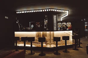 Manhattan Cocktail bar image
