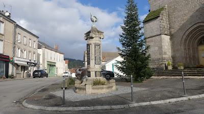 Monument aux morts à La Jonchère-Saint-Maurice