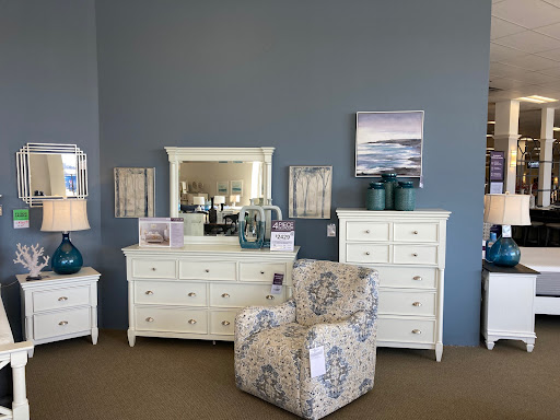 Furniture Store «Raymour & Flanigan Furniture and Mattress Store», reviews and photos, 95 Sunrise Hwy, Patchogue, NY 11772, USA