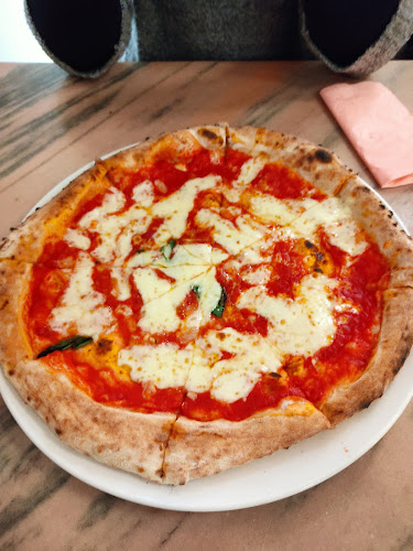 Peter Pizzeria - Pizza