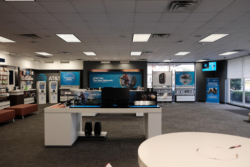 Cell Phone Store «AT&T», reviews and photos, 709 Lewis And Clark Parkway, Clarksville, IN 47129, USA
