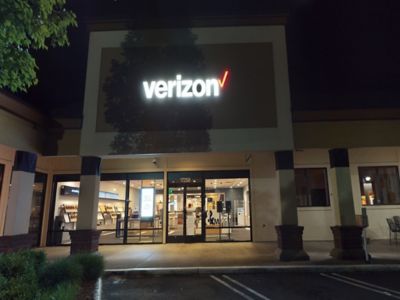 Verizon, 17258 Redmond Way, Redmond, WA 98052, USA, 