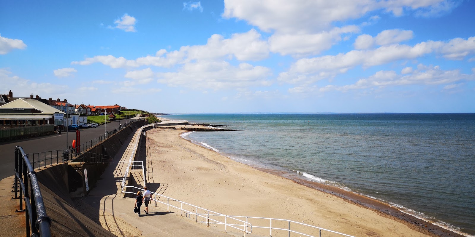 Foto van Hornsea Strand met helder zand oppervlakte