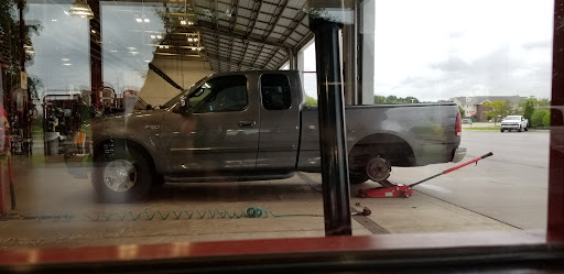 Tire Shop «Discount Tire Store - Sterling Heights, MI», reviews and photos, 8180 Metro Pkwy, Sterling Heights, MI 48312, USA