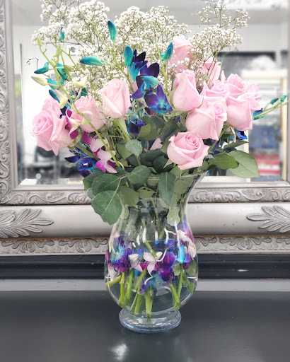 Beauty Salon «Cris Mari Dominican Hair Salon», reviews and photos, 8236 W Waters Ave, Tampa, FL 33615, USA