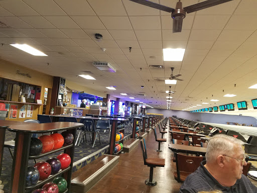 Bowling Alley «Joliet Town & Country Lanes», reviews and photos, 2231 W Jefferson St, Joliet, IL 60435, USA