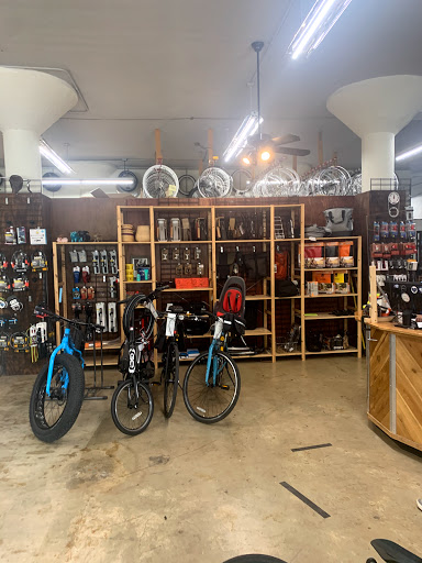 Bicycle Store «Cosmic Bikes Inc.», reviews and photos, 4641 N Milwaukee Ave, Chicago, IL 60630, USA