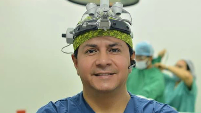 Dr Julio Barahona, Cirujano Plástico