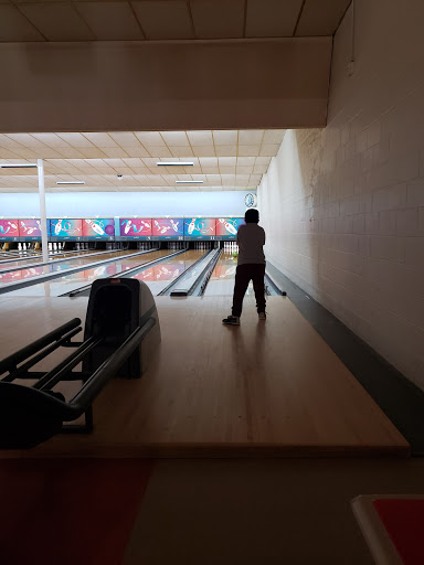 Bowling Alley «Oregon Trail Lanes», reviews and photos, 735 S Columbia River Hwy, St Helens, OR 97051, USA