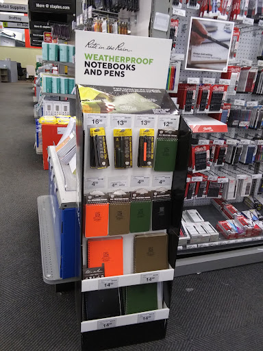 Office Supply Store «Staples», reviews and photos, 4610 N Clark St, Chicago, IL 60640, USA