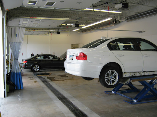 Auto Body Shop «Mayfield Collision Center of Bedford Heights», reviews and photos, 26001 Aurora Rd, Bedford Heights, OH 44146, USA