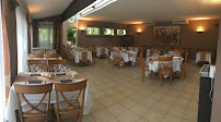 Atmosphère du Restaurant Logis LE RELAIS DE LA VOIE SACREE à Les Trois-Domaines - n°10