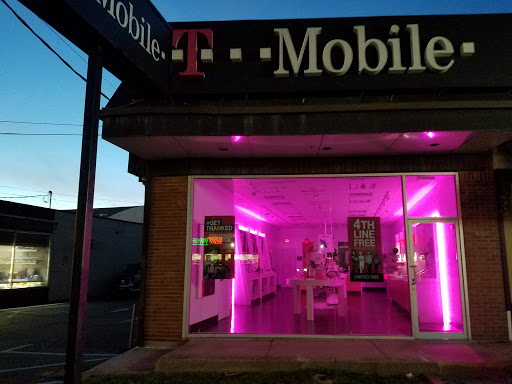 T-Mobile, 3363 Hillside Avenue, New Hyde Park, NY 11040, USA, 