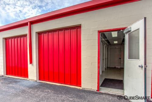 Self-Storage Facility «CubeSmart Self Storage», reviews and photos, 665 S Green Bay Rd, Waukegan, IL 60085, USA