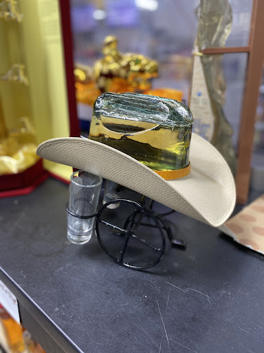 Liquor Store «D & M Liquor Store», reviews and photos, 595 Ralph David Abernathy Blvd, Atlanta, GA 30312, USA