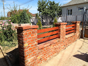 Dabrónaki Attila kőműves, burkoló , gépi földmunka kertépítés , kert takarítás/ bricklayer, tiler, mini digger and driver hire,landscaping,garden clearence