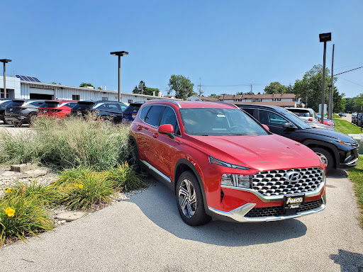 Nissan Dealer «John Amato Nissan», reviews and photos, 5200 N Port Washington Rd, Glendale, WI 53217, USA