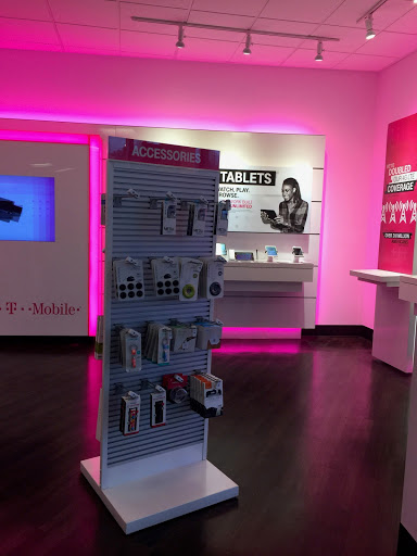 Cell Phone Store «T-Mobile», reviews and photos, 330 Rainier Ave S, Renton, WA 98057, USA