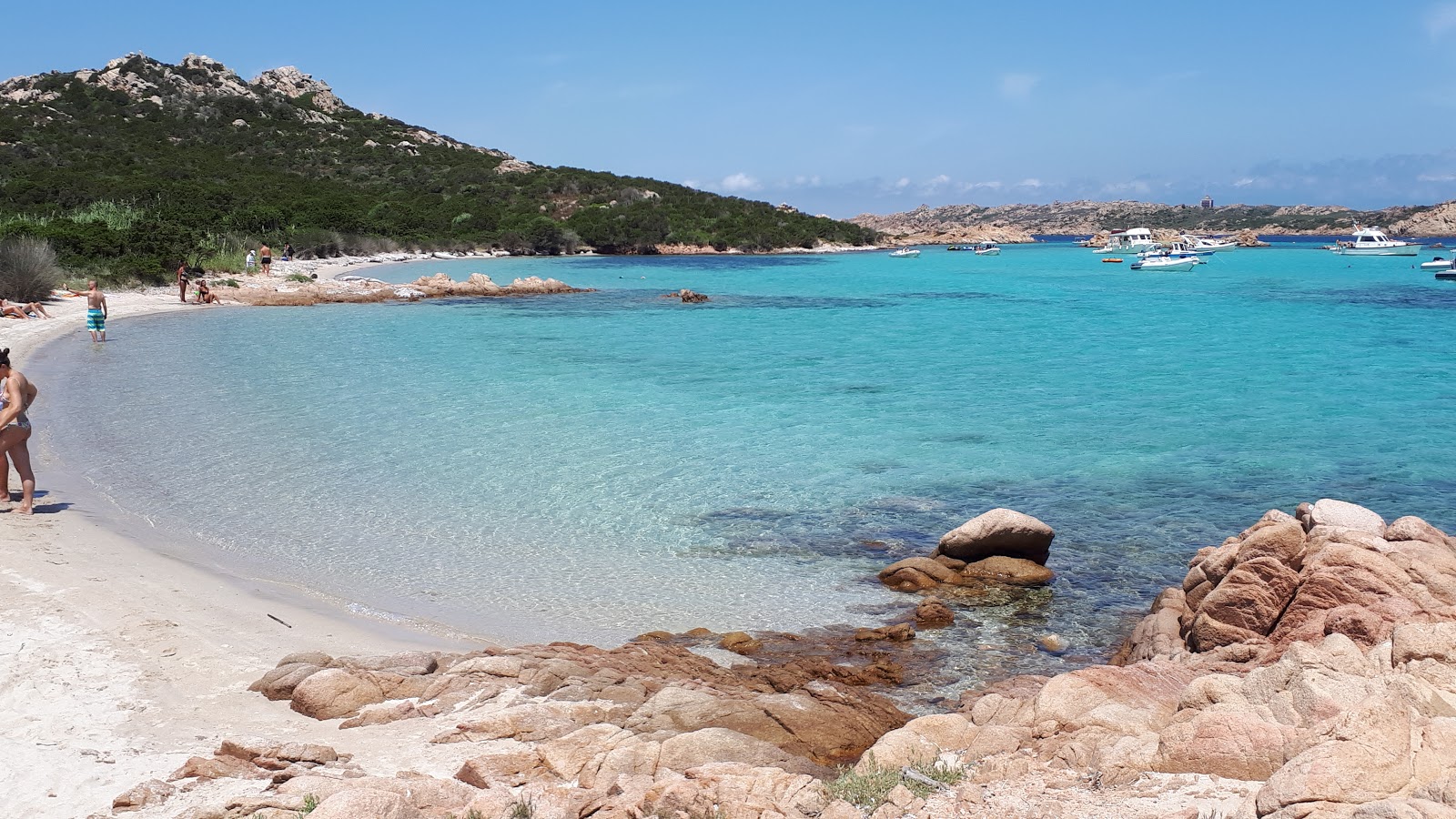 Foto di Spiaggia del Cavaliere con una superficie del sabbia beige