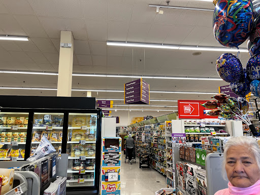 Grocery Store «Giant Food», reviews and photos, 10400 Old Georgetown Rd, Bethesda, MD 20814, USA