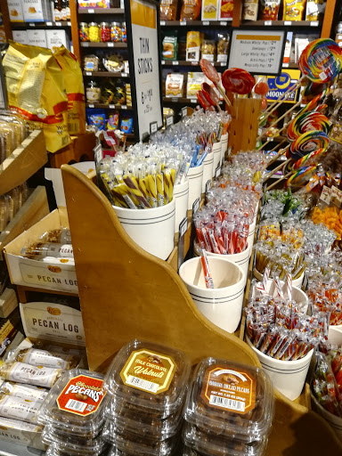 American Restaurant «Cracker Barrel Old Country Store», reviews and photos, 5706 Northridge Dr, Gurnee, IL 60031, USA