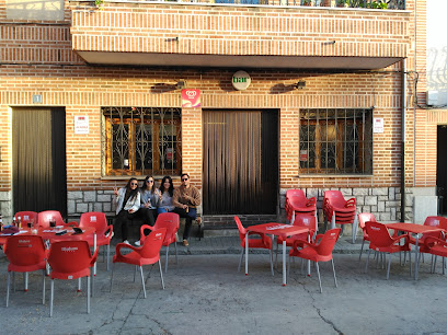 Bar Santi - C. Ramon y Cajal, 1, 40352 Lastras de Cuéllar, Segovia, Spain