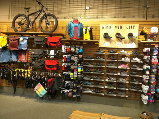 Camping Store «REI», reviews and photos, 7410 SW Bridgeport Rd, Tigard, OR 97224, USA