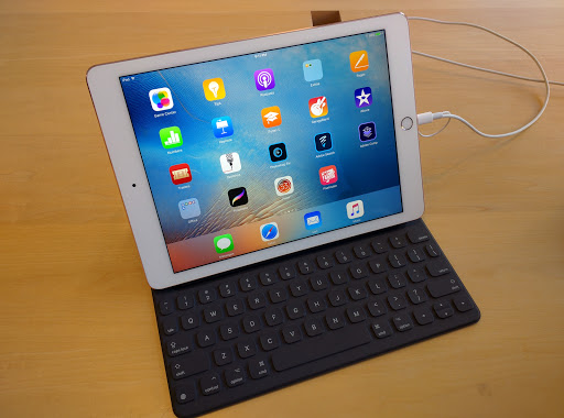 Apple Fashion Island image