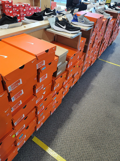 Shoe Store «DSW Designer Shoe Warehouse», reviews and photos, 3604 Sumner Blvd, Raleigh, NC 27616, USA