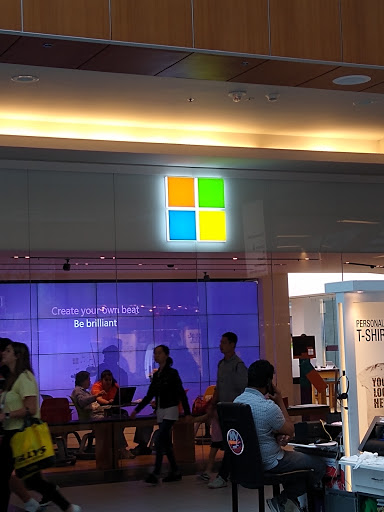Computer Store «Microsoft Store - Roosevelt Field», reviews and photos, 630 Old Country Rd, Garden City, NY 11530, USA
