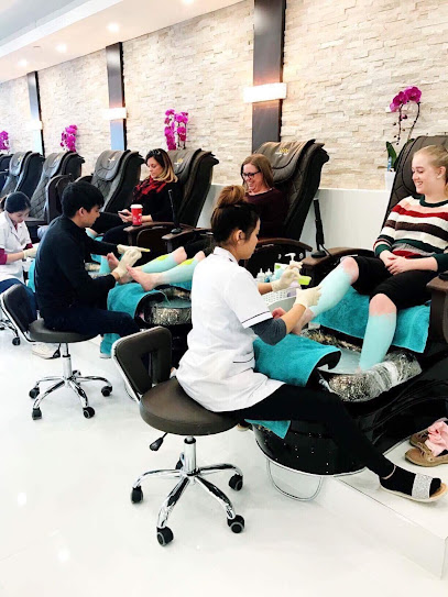 Lux Nails Spa