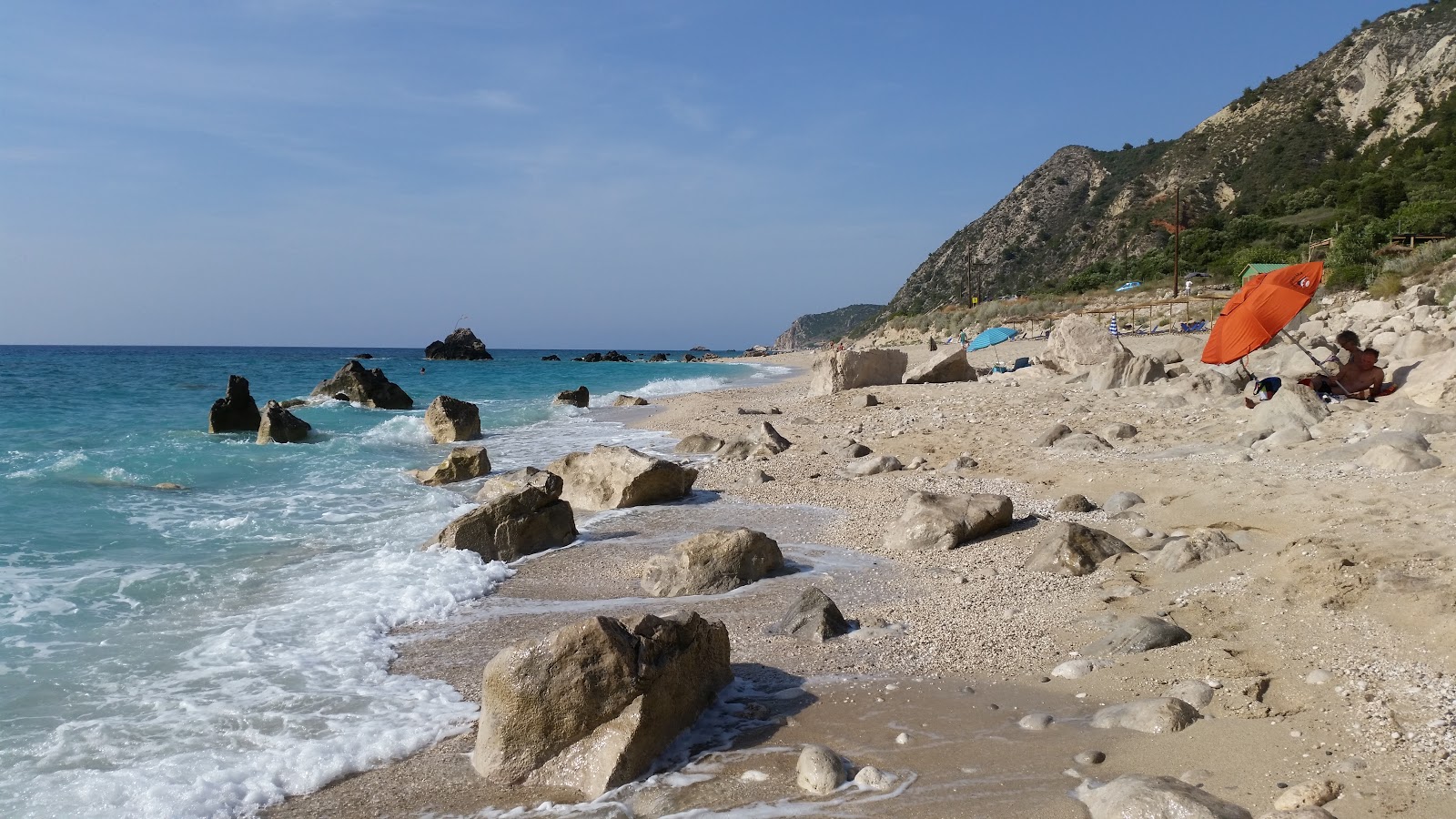 Foto von Avali Beach mit sehr sauber Sauberkeitsgrad