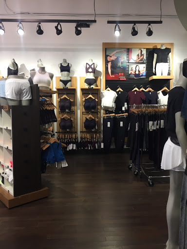 Sportswear Store «lululemon», reviews and photos, 444 Nichols Rd, Kansas City, MO 64112, USA