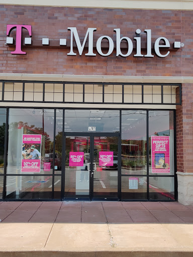 T-Mobile, 17304 Chesterfield Airport Rd, Chesterfield, MO 63005, USA, 